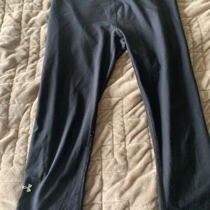 Underarmour black cropped running tights small